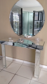 APARADOR E ESPELHO REDONDO